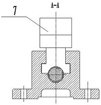Automatic centering and clamping device for pipes