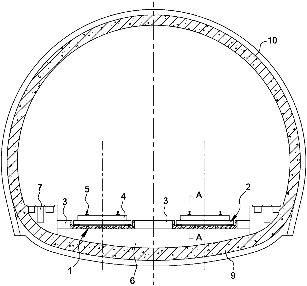 Rail deformation control structure in high-speed railway tunnel passing through large movable fault