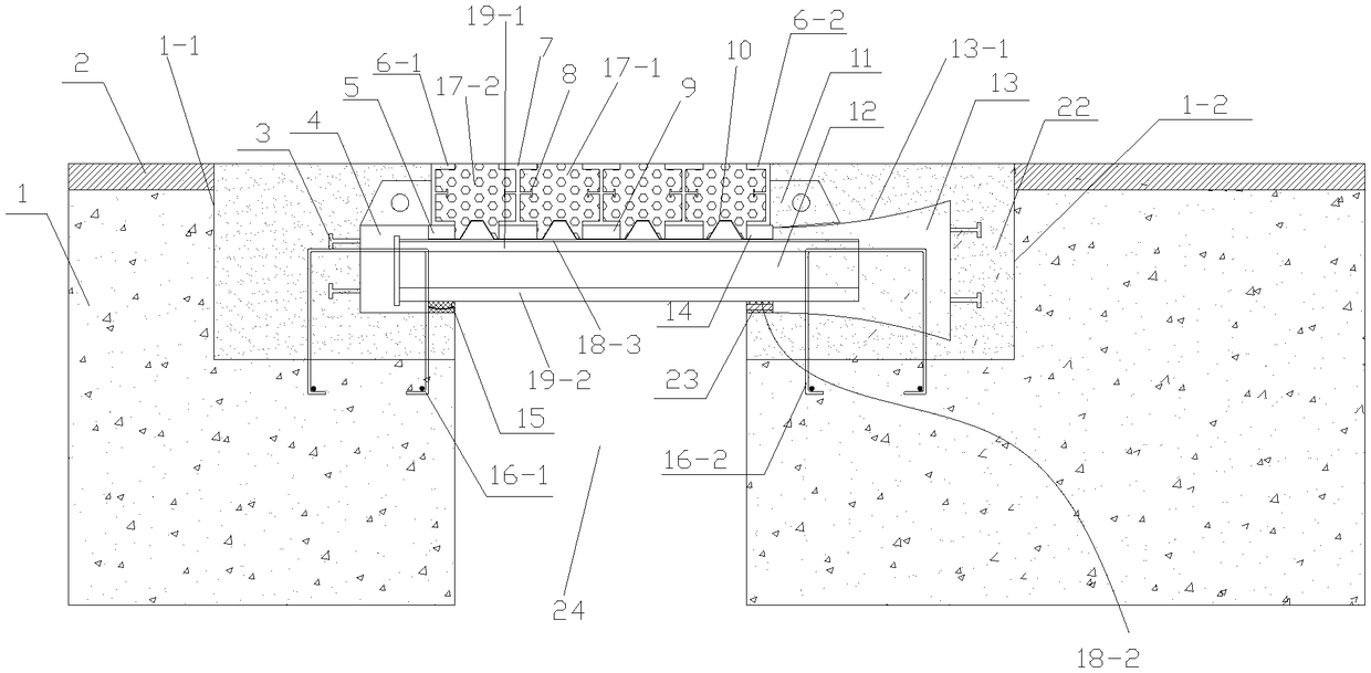Modulus type seamless telescopic device and a construction method thereof