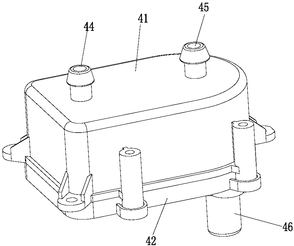 Instant-heating type water dispenser and water vapor separating device thereof