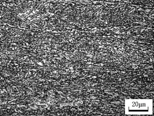 Low yield strength ratio structural steel with yield strength ≥ 690mpa and production method thereof