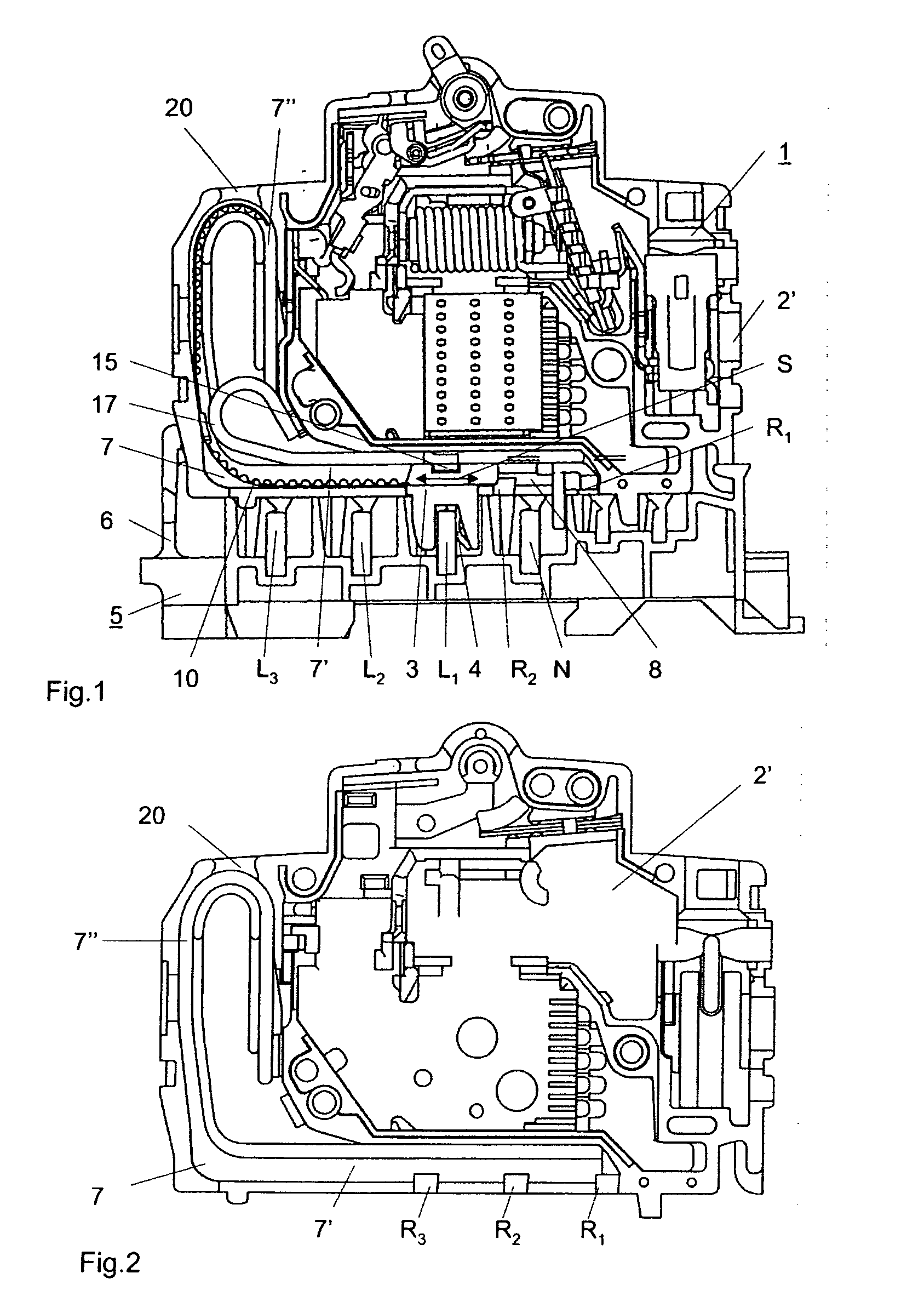 Circuit breaker with a moveable plug contact
