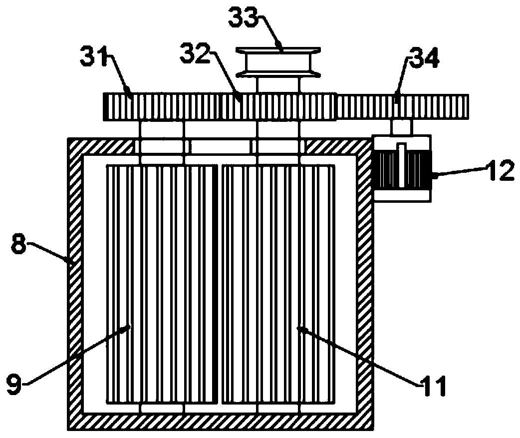 Graded crushing device for corn processing