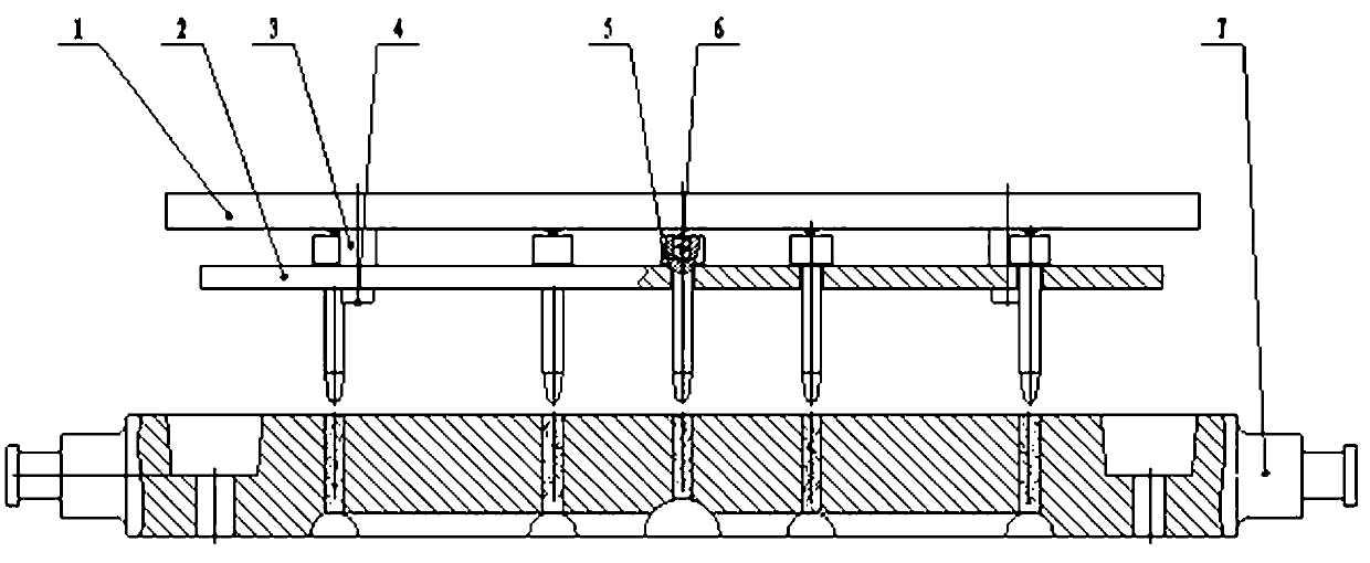 Cleaning device of iron mould sand-covering process iron mould sand ejecting hole