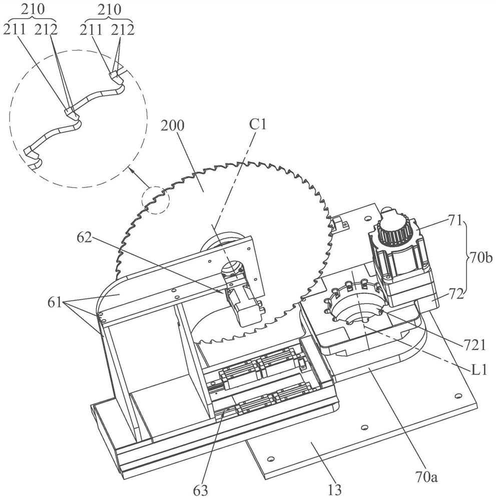 Circular saw tool bit laser machining equipment and circular saw tool bit laser machining method