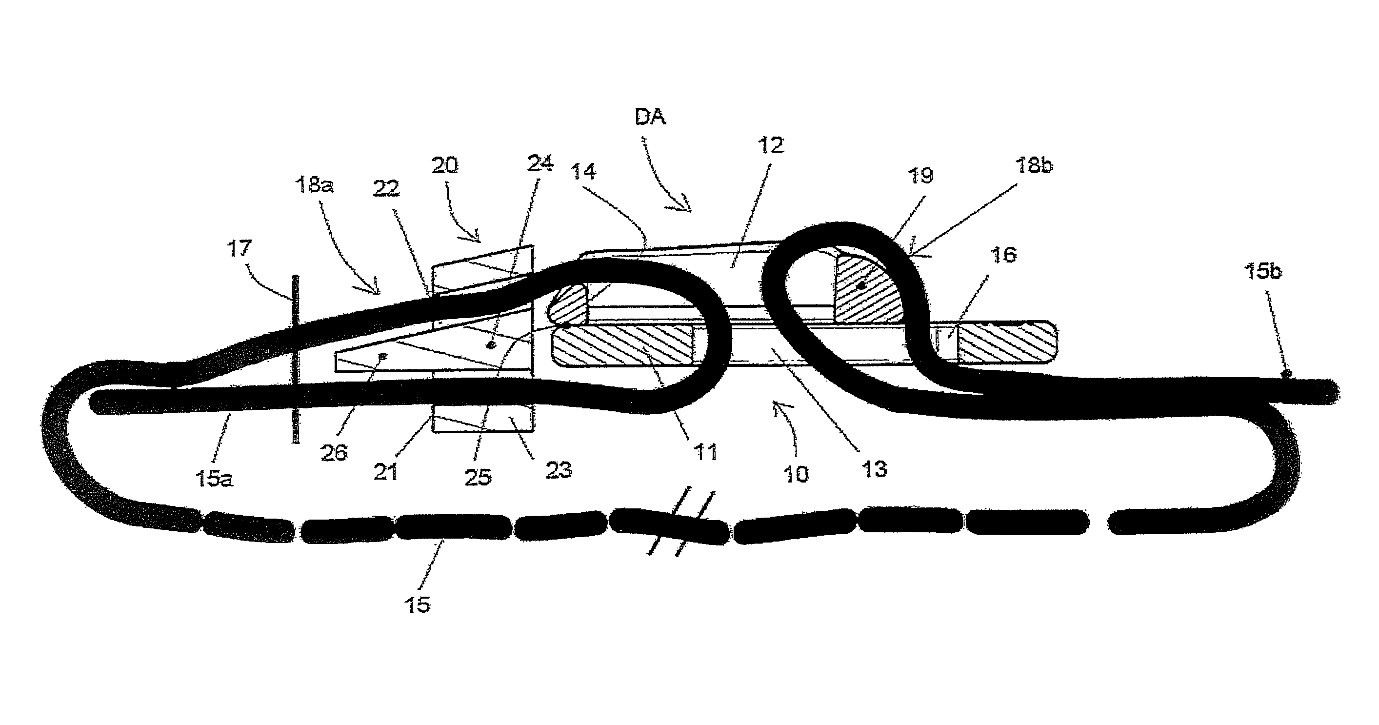 Buckle device for adjusting and clamping a strap