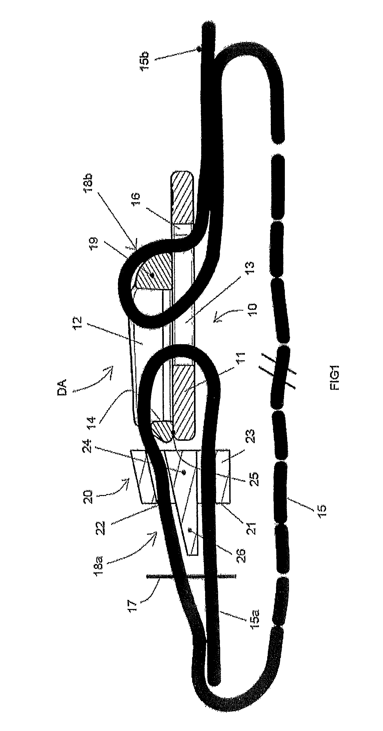 Buckle device for adjusting and clamping a strap