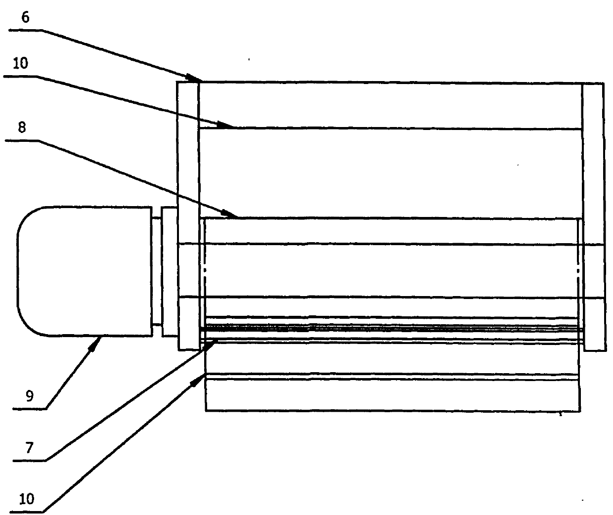 Ceramic powder feeding device and feeding method thereof