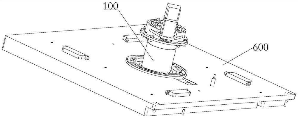 A material exposing device for mutual inspection outside the cabin