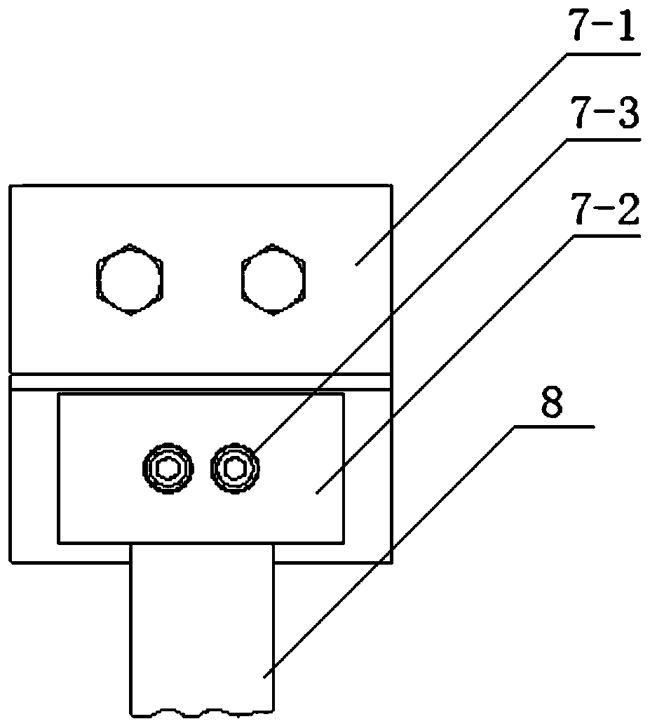 Two-dimensional pre-stressing applying device and working method thereof