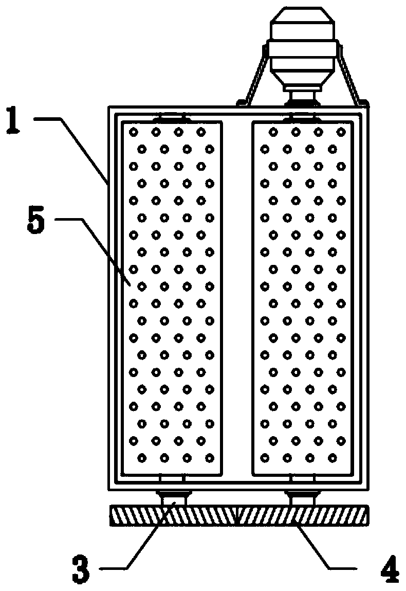 Raw material mixing and smelting device for refractory brick