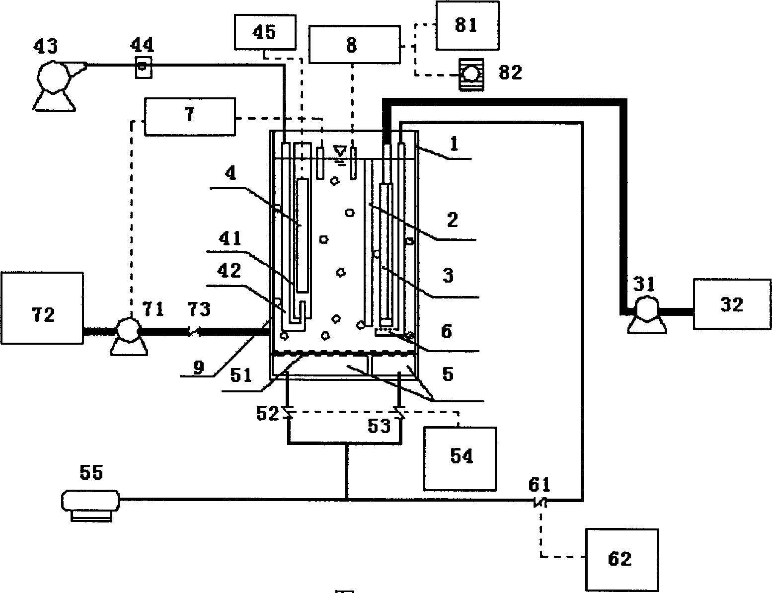 Fluidzed equipment for treating with water by using photocatalysis and oxidation