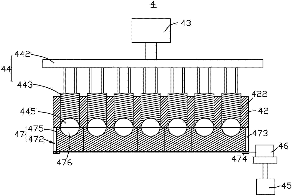 Crunchy rice candy forming machine and crunchy rice candy molding mechanism thereof