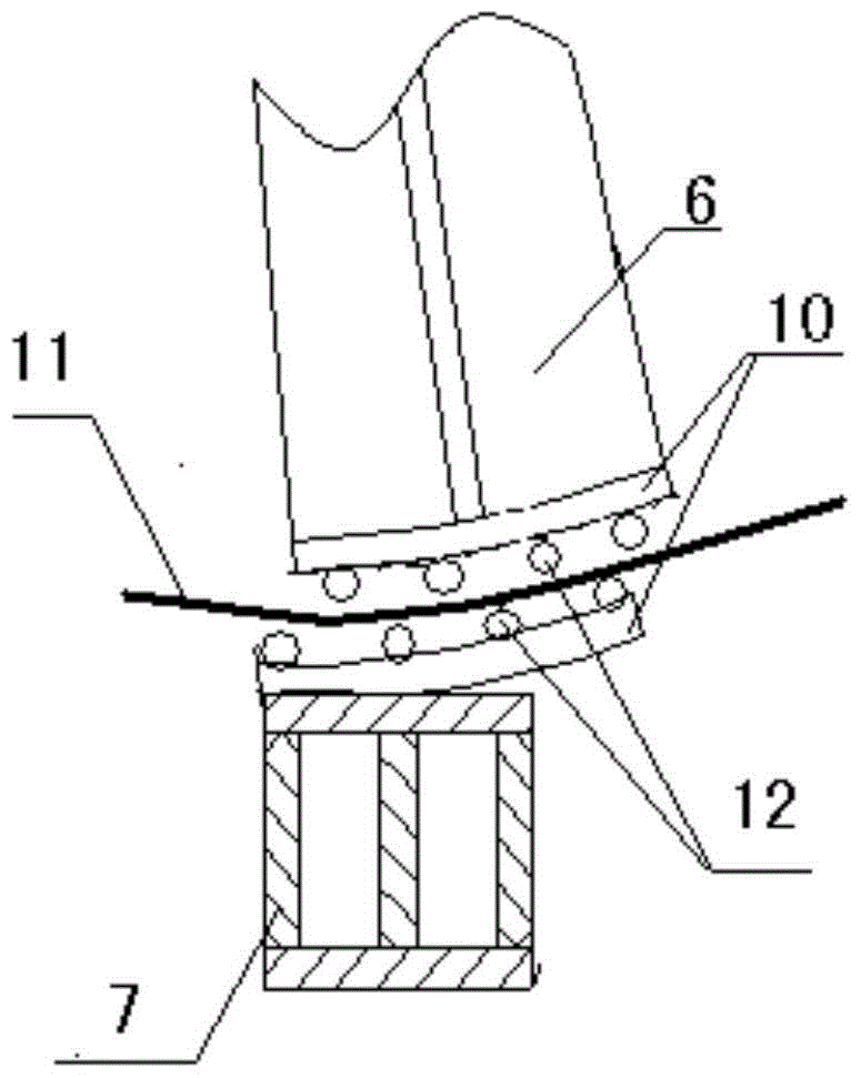 Constant torque integral broken belt arresting device and its arresting method