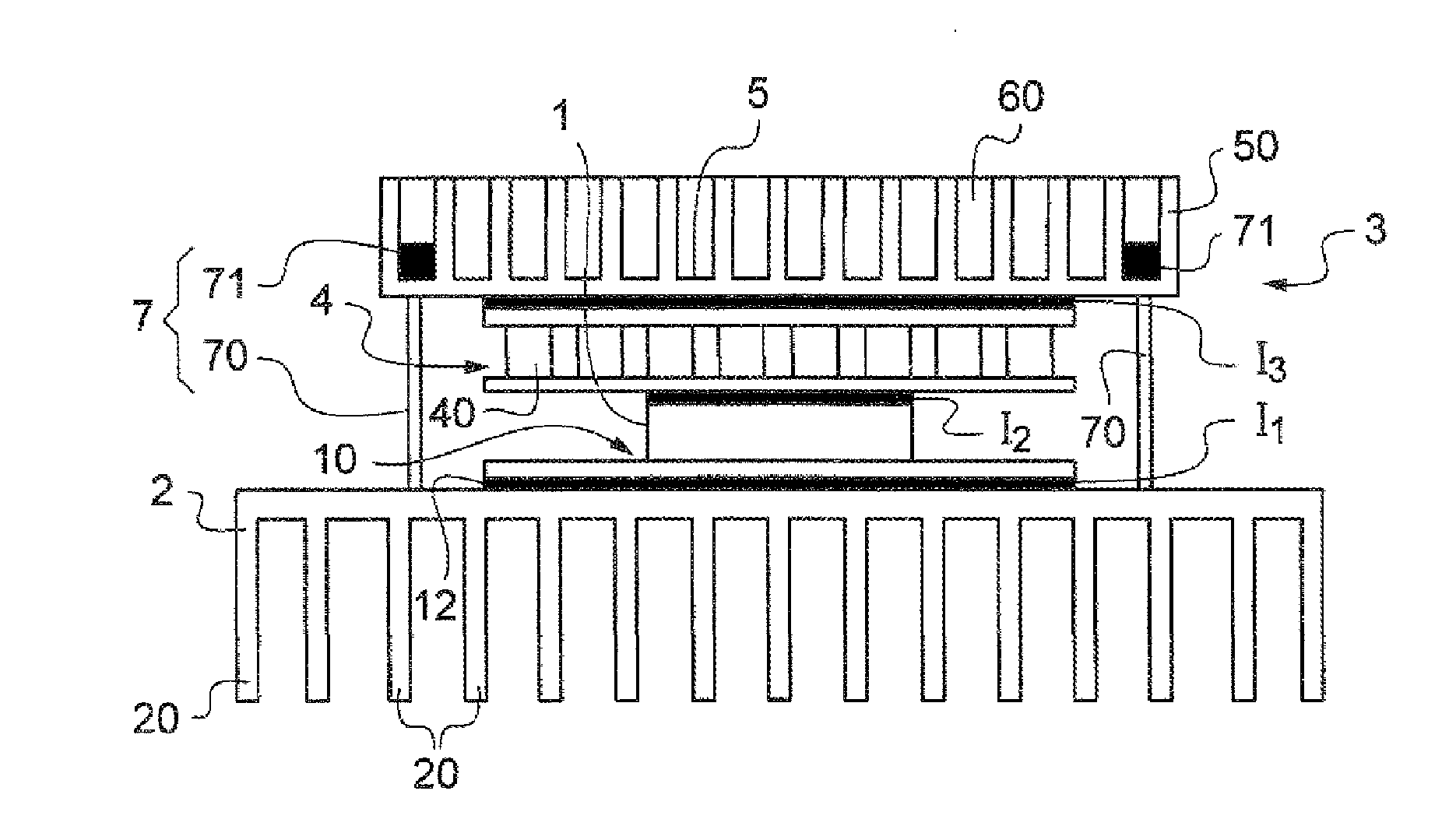Apparatus comprising a functional component likely to be thermally overloaded during the operation thereof and a system for cooling the component