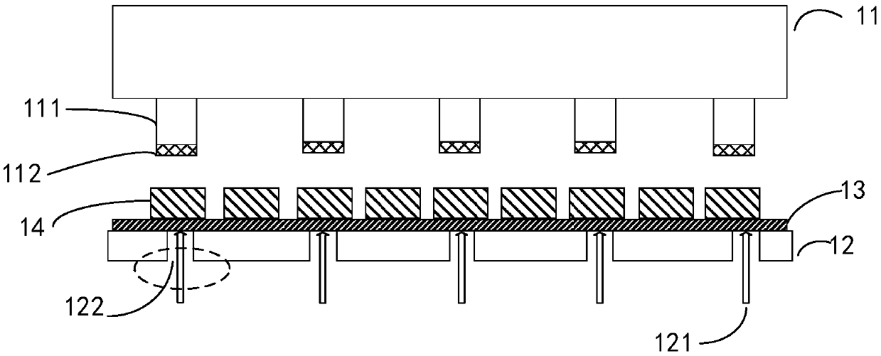 Micro-element transfer device and transfer method thereof