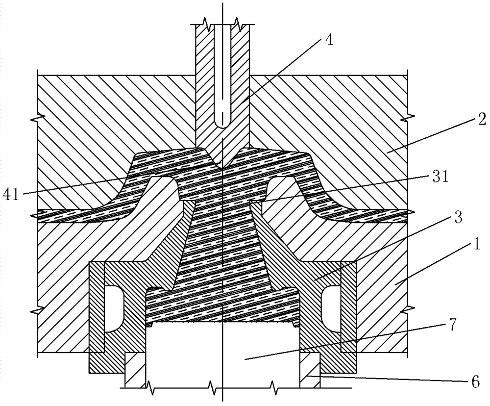 Mould structure for centering molding process of rotating shaft symmetrical part