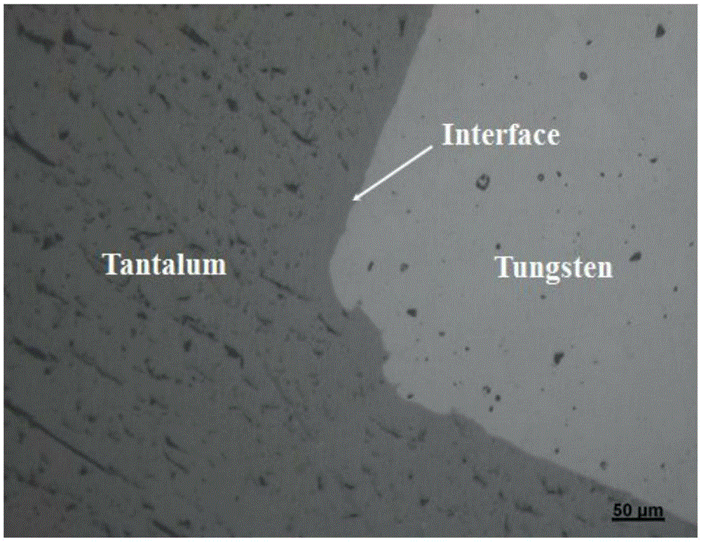 Method for welding tantalum layers to six faces of tungsten block in diffusion manner