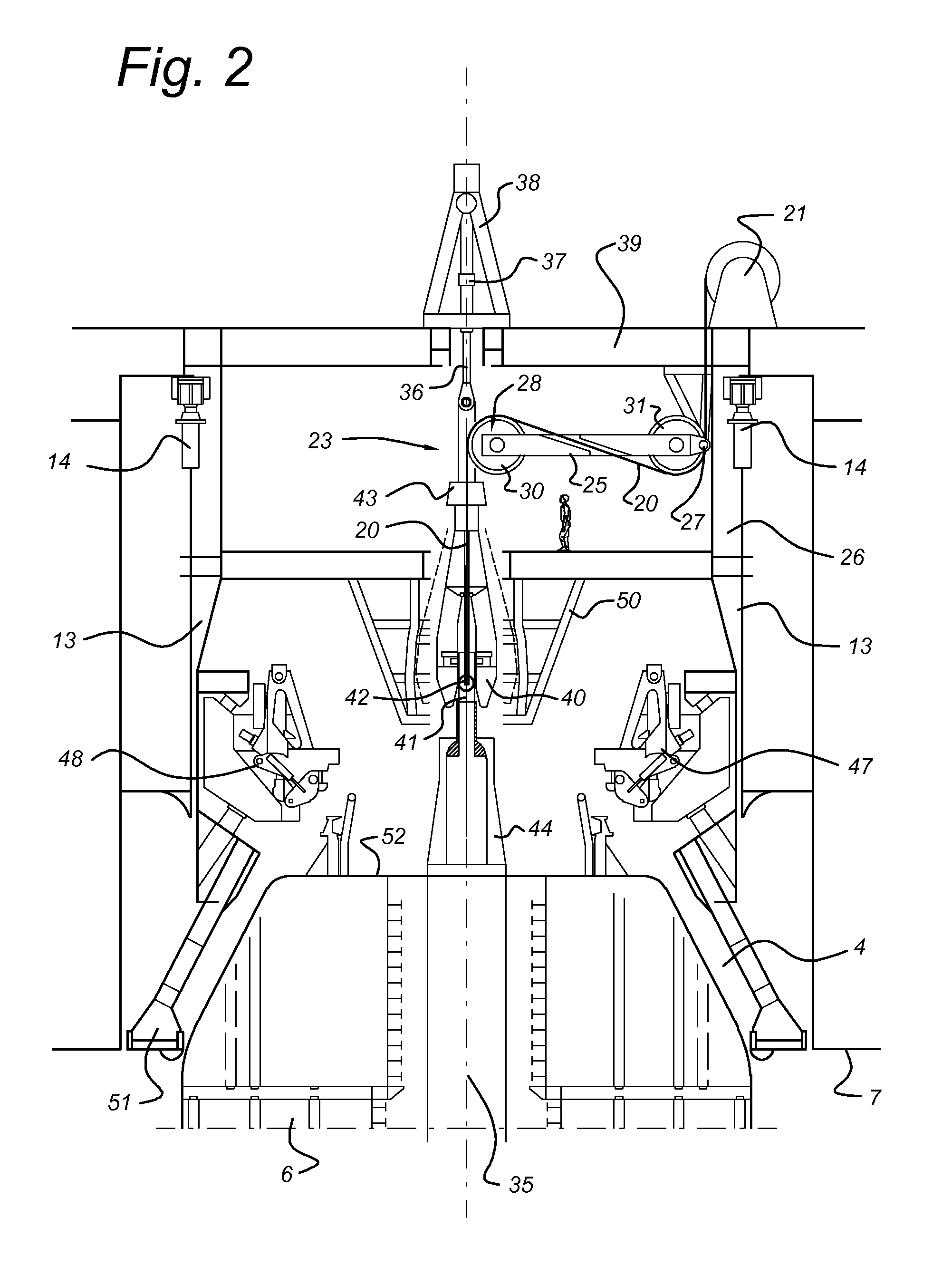Vessel comprising a mooring connector with a heave compensator