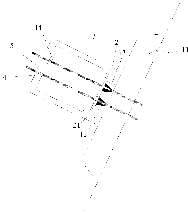 Device and method for compensating or unloading prestressed load of anchor cable