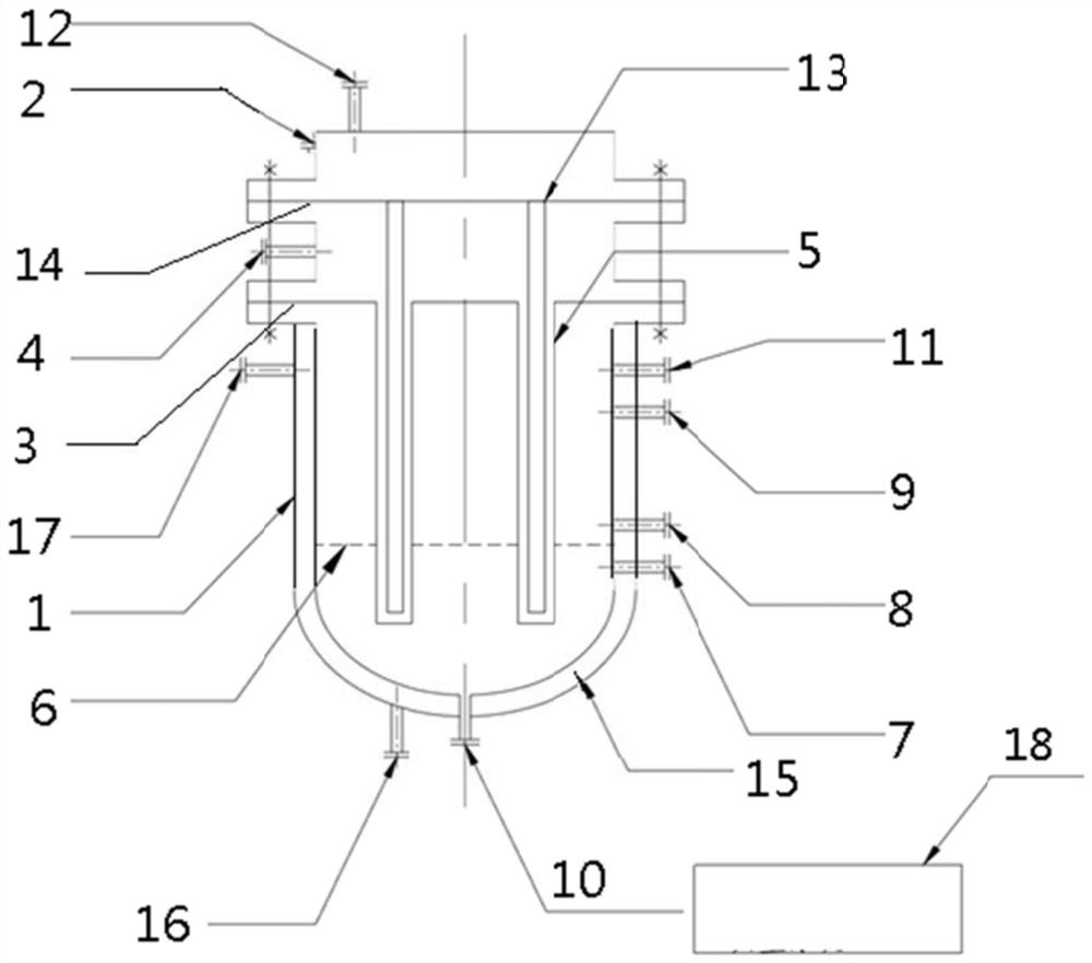 Sweating device and sweating method of vertical shell-and-tube heat exchanger structure