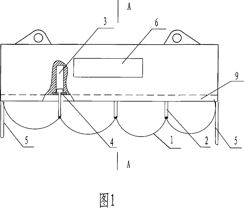 Lifting electro-magnet for lifting circular-section long material ...