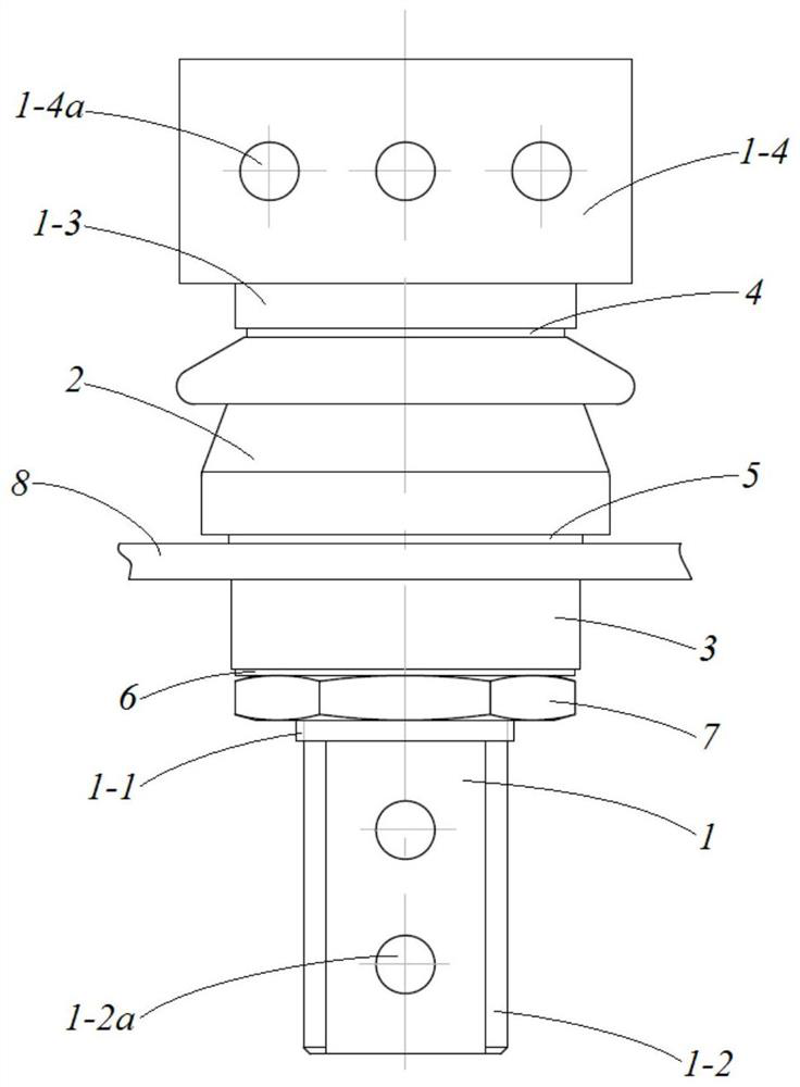 Transformer bushing capable of rapidly dissipating heat