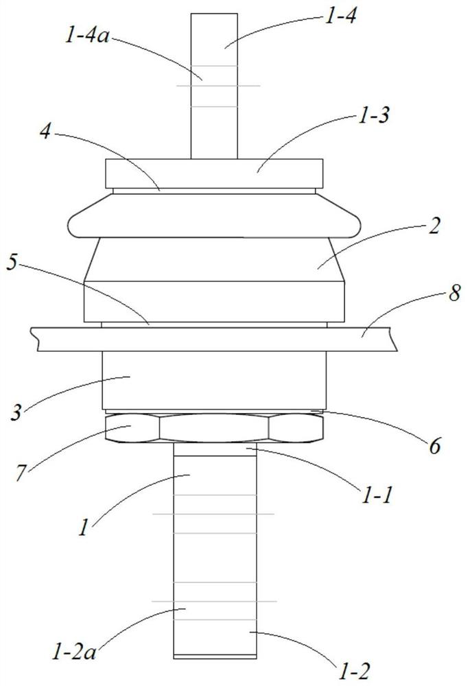 Transformer bushing capable of rapidly dissipating heat