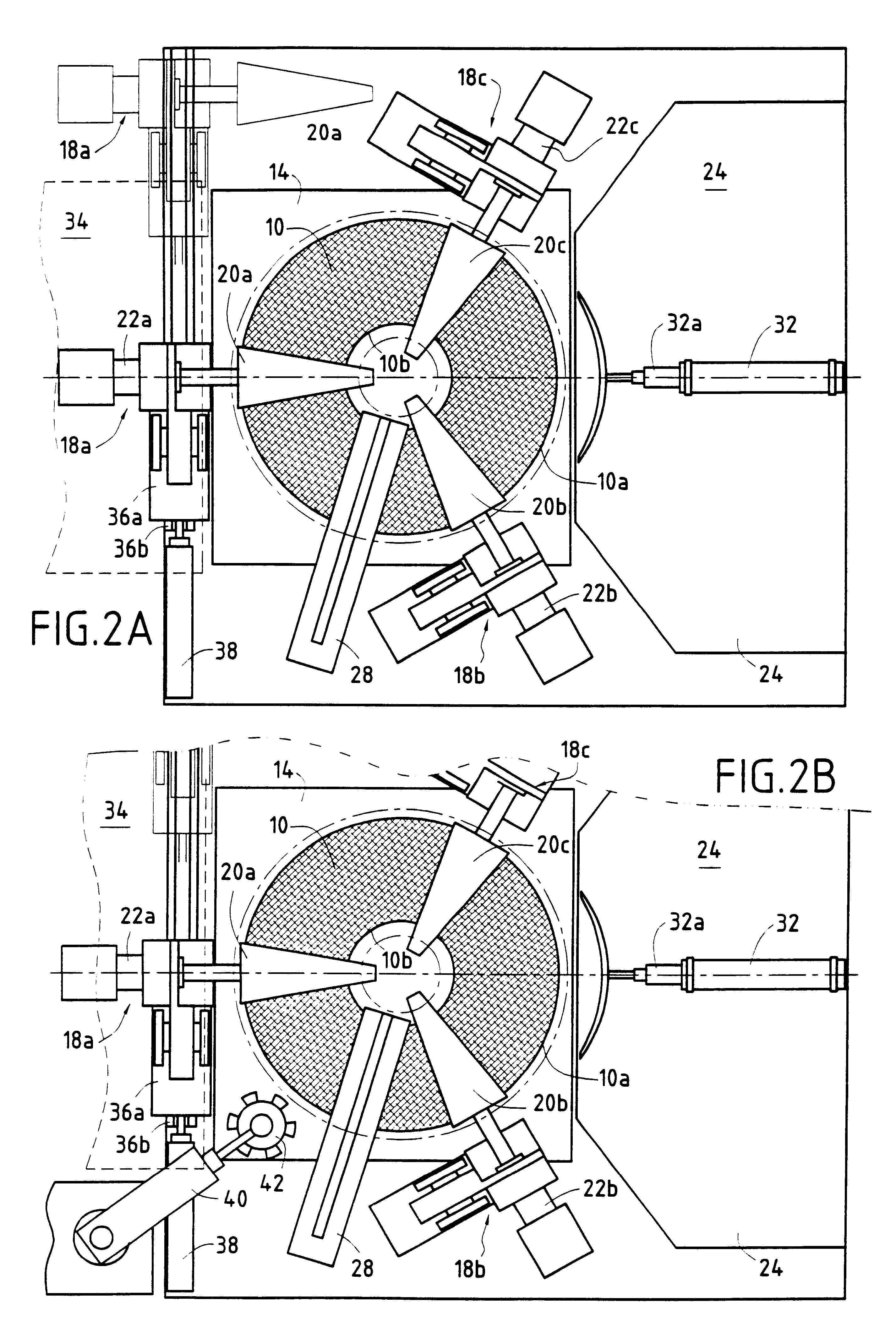 Circular needling machine provided with a device for automatically removing preforms