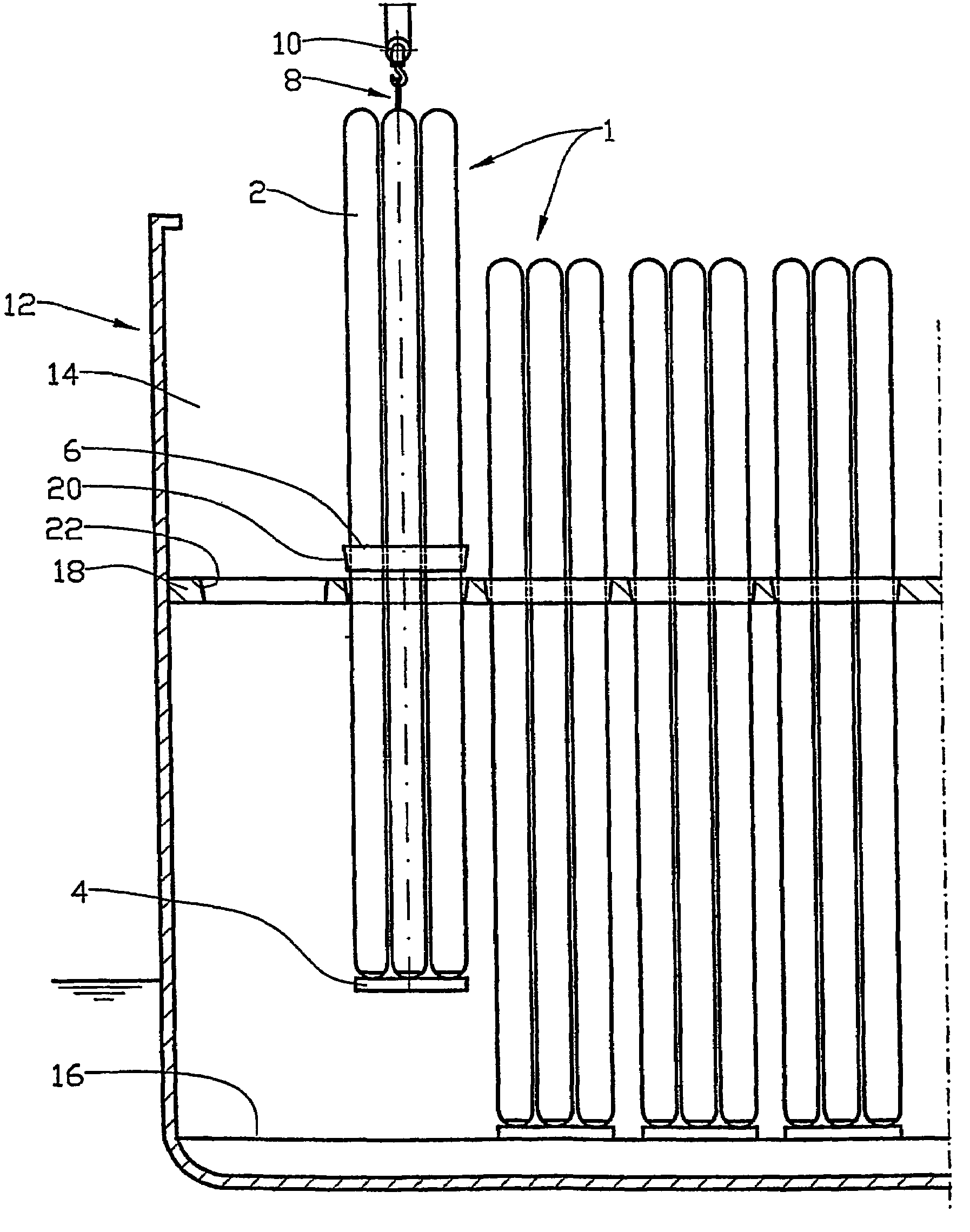 Device for and a method of fixing and lifting vertically installed cargo pressure tanks in ships