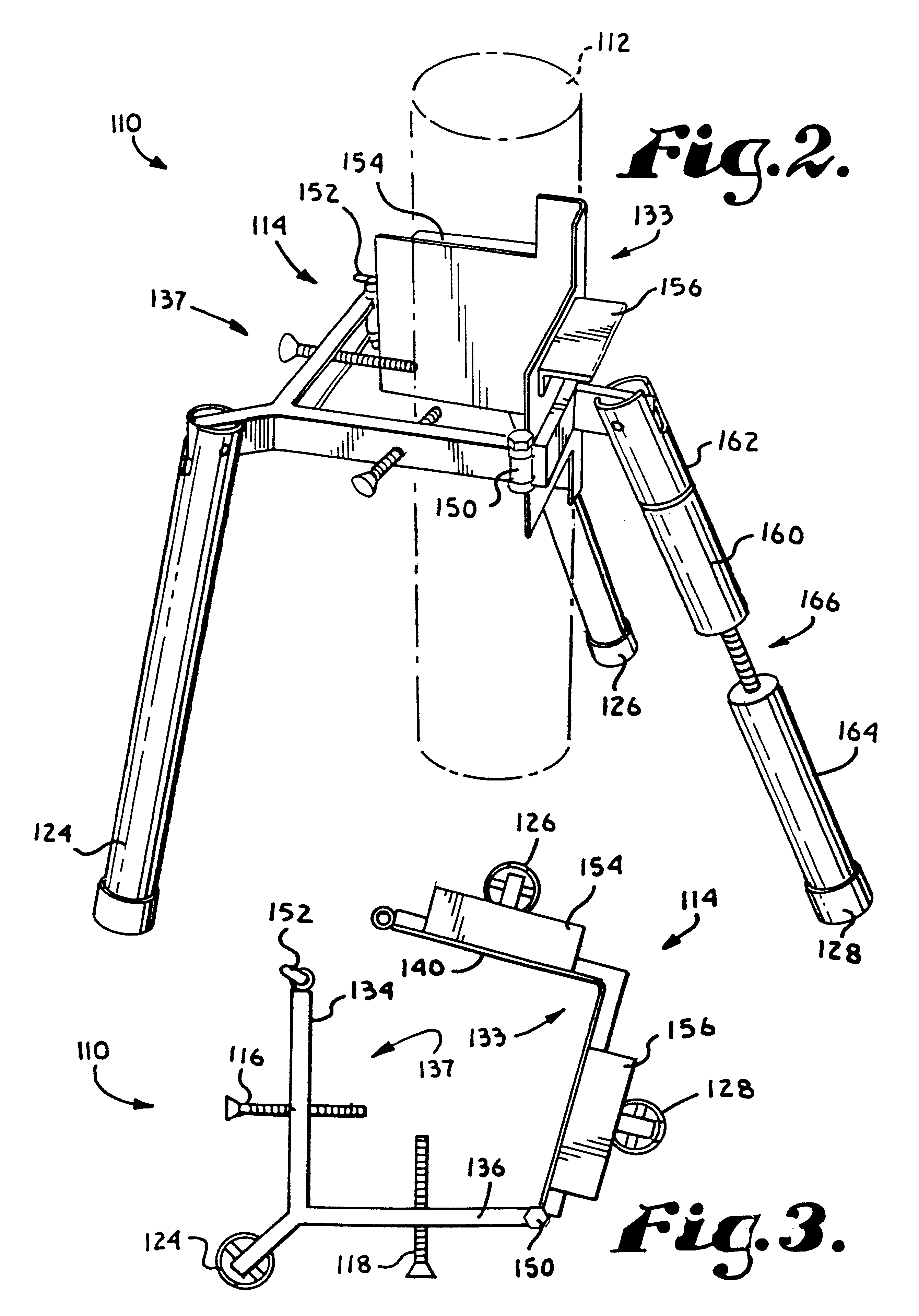 Self-supporting post leveling device