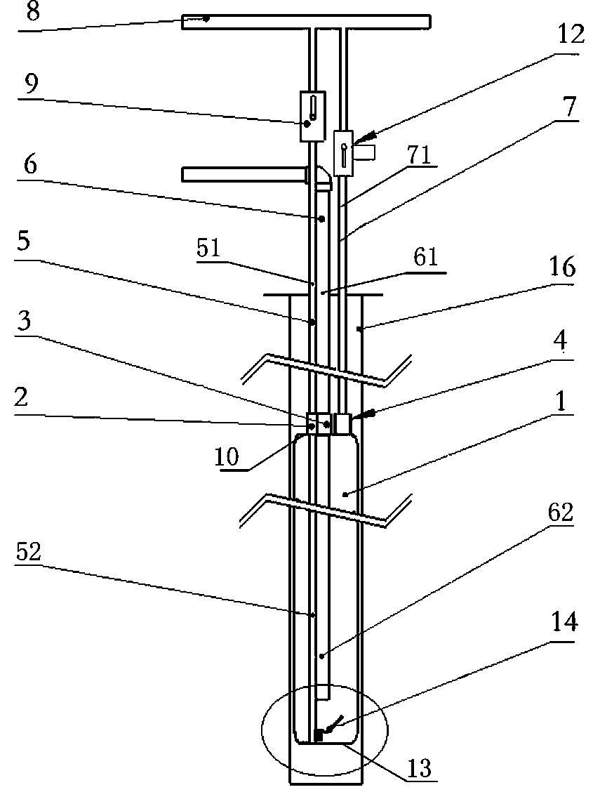 Water and slag discharging device for coal and rock mass with fracture development