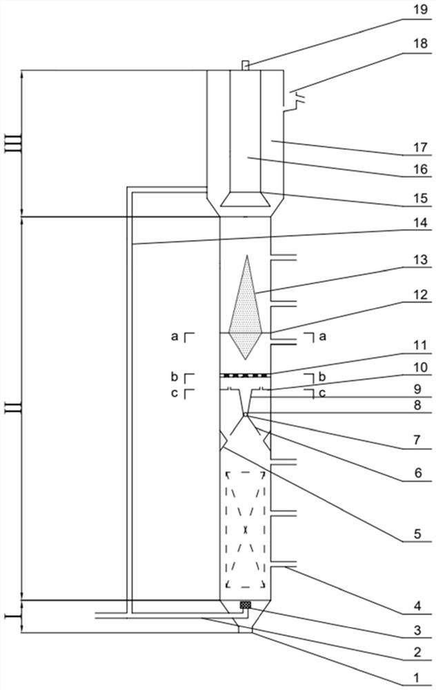 High-efficiency denitrification device and method capable of releasing self-reinforced solid carbon source