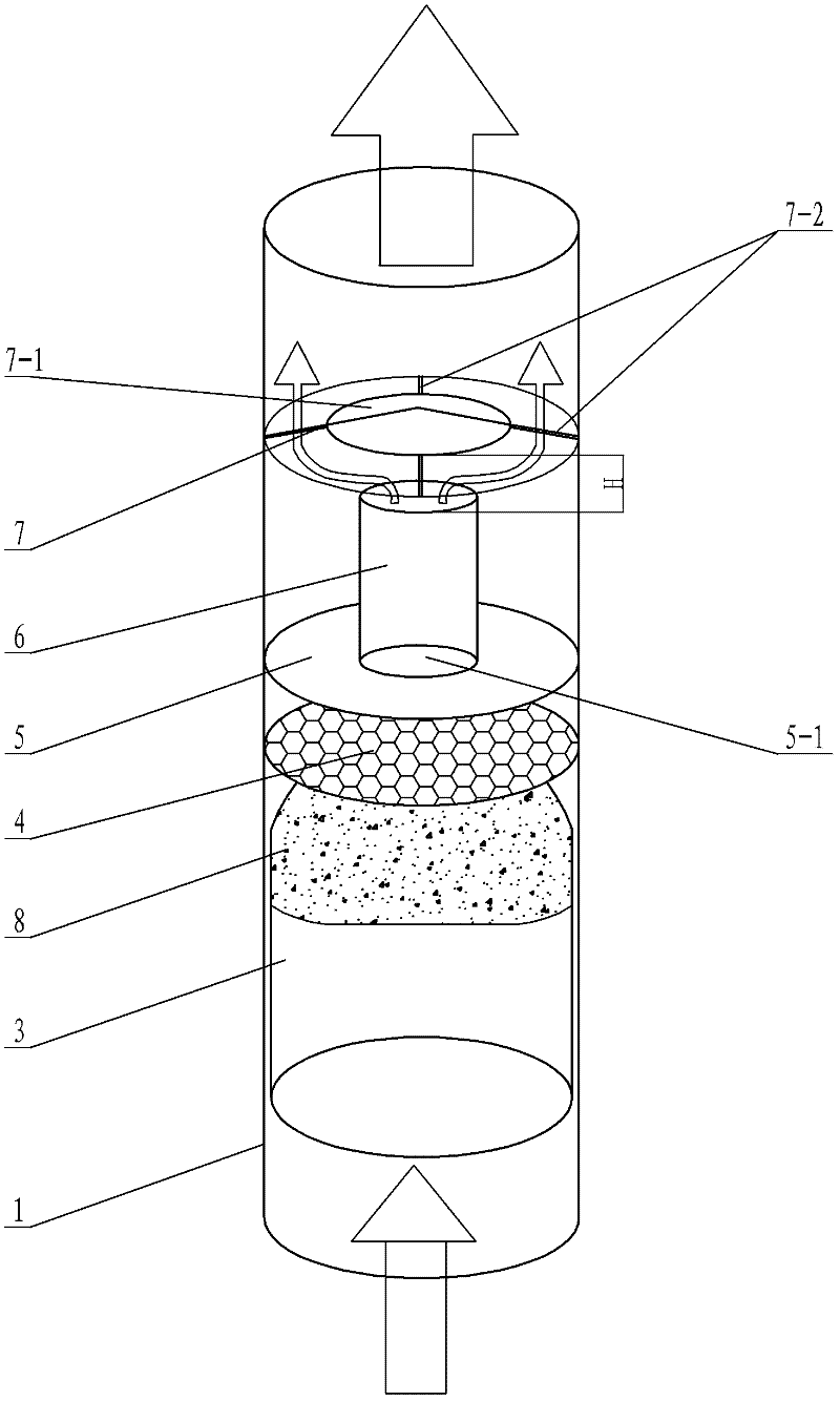 Solid particle collecting device of anti-condensation water backflow soaking filter