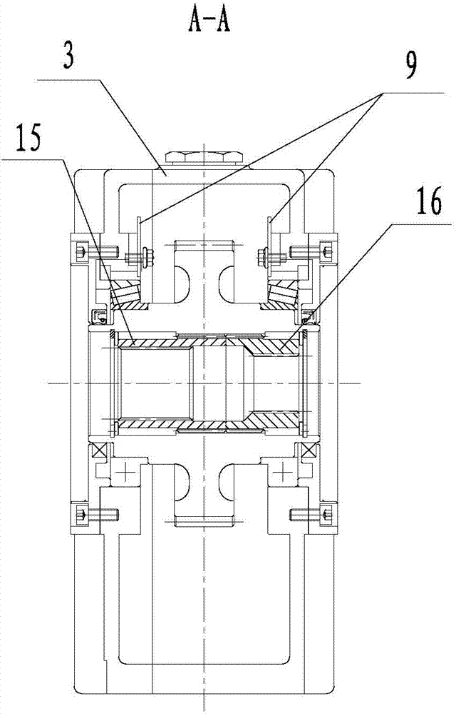 Power takeoff gearbox casing in direct connection with hydraulic pump, and power takeoff gearbox