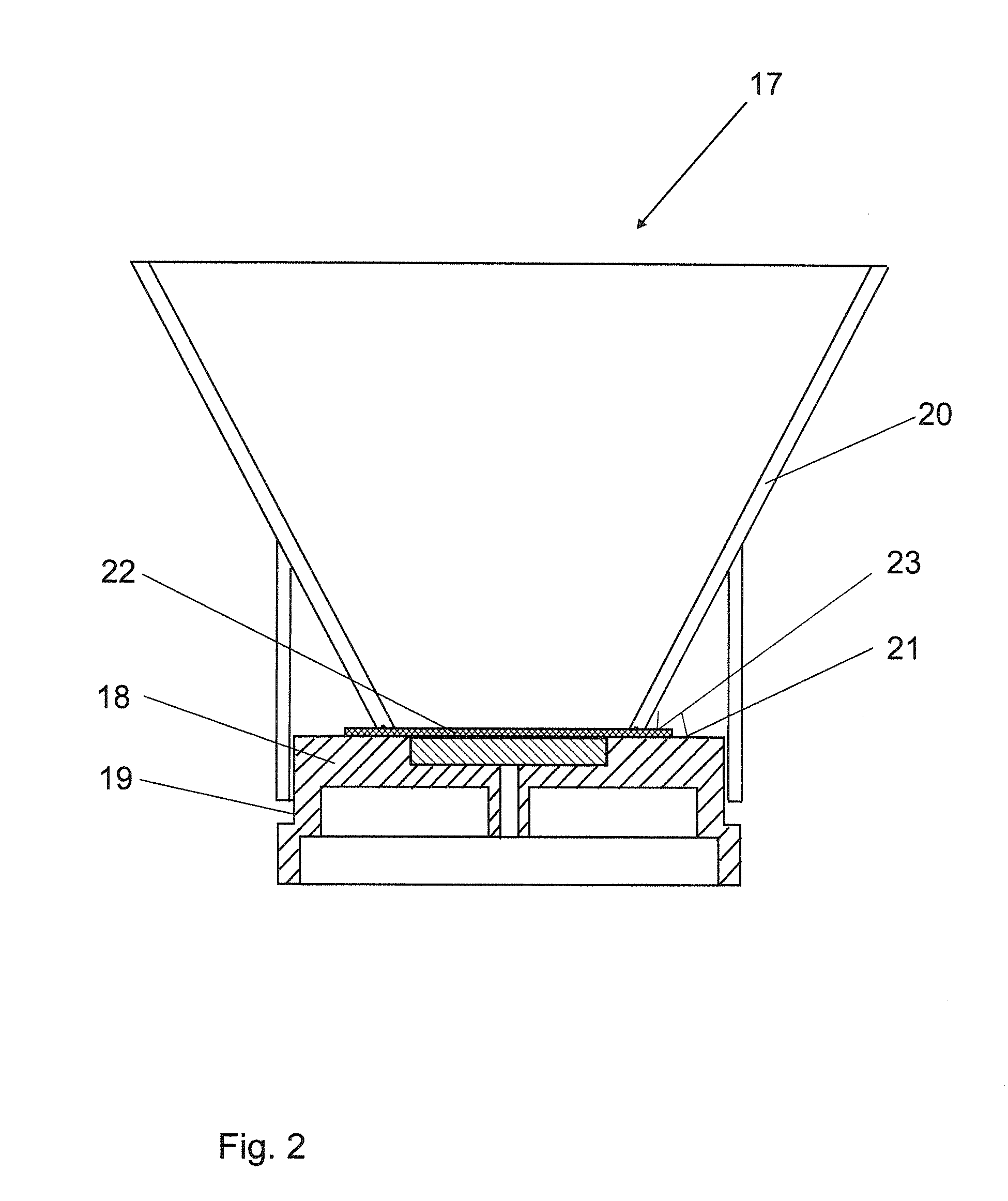 Device and method for treating a filtration medium