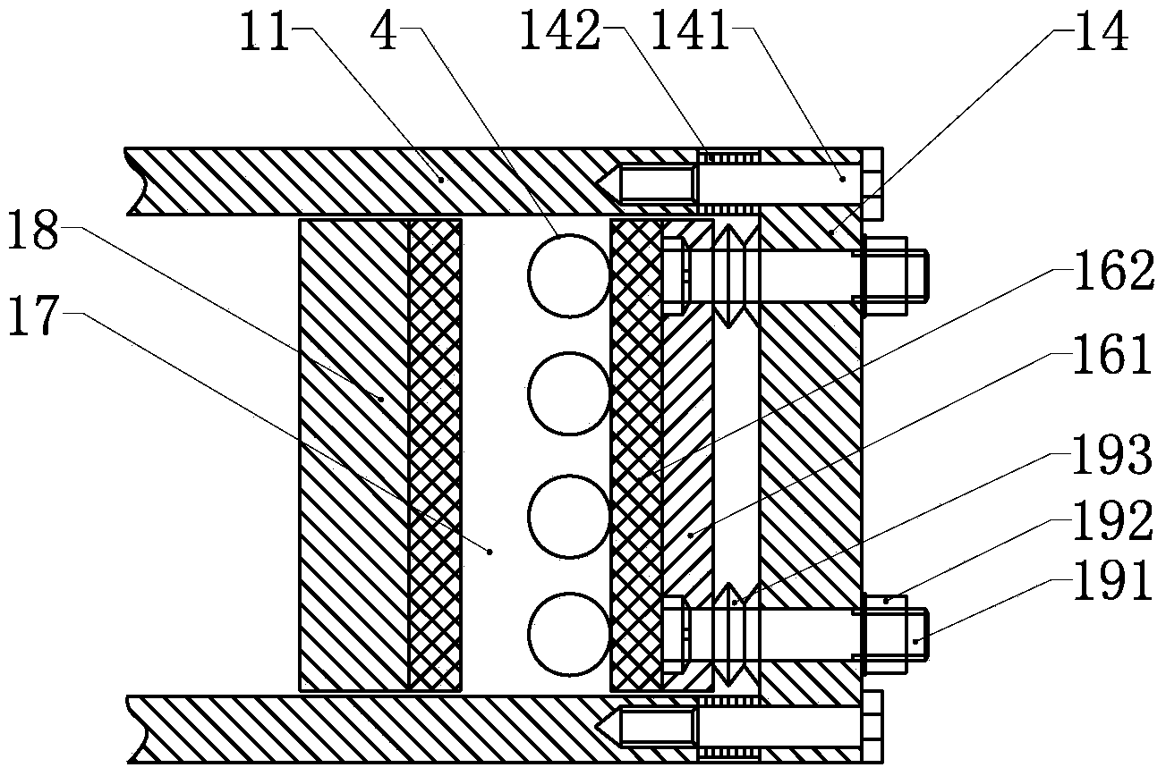 Progressive rope gripper and progressive overspeed protection safety device for dragging type lifting device