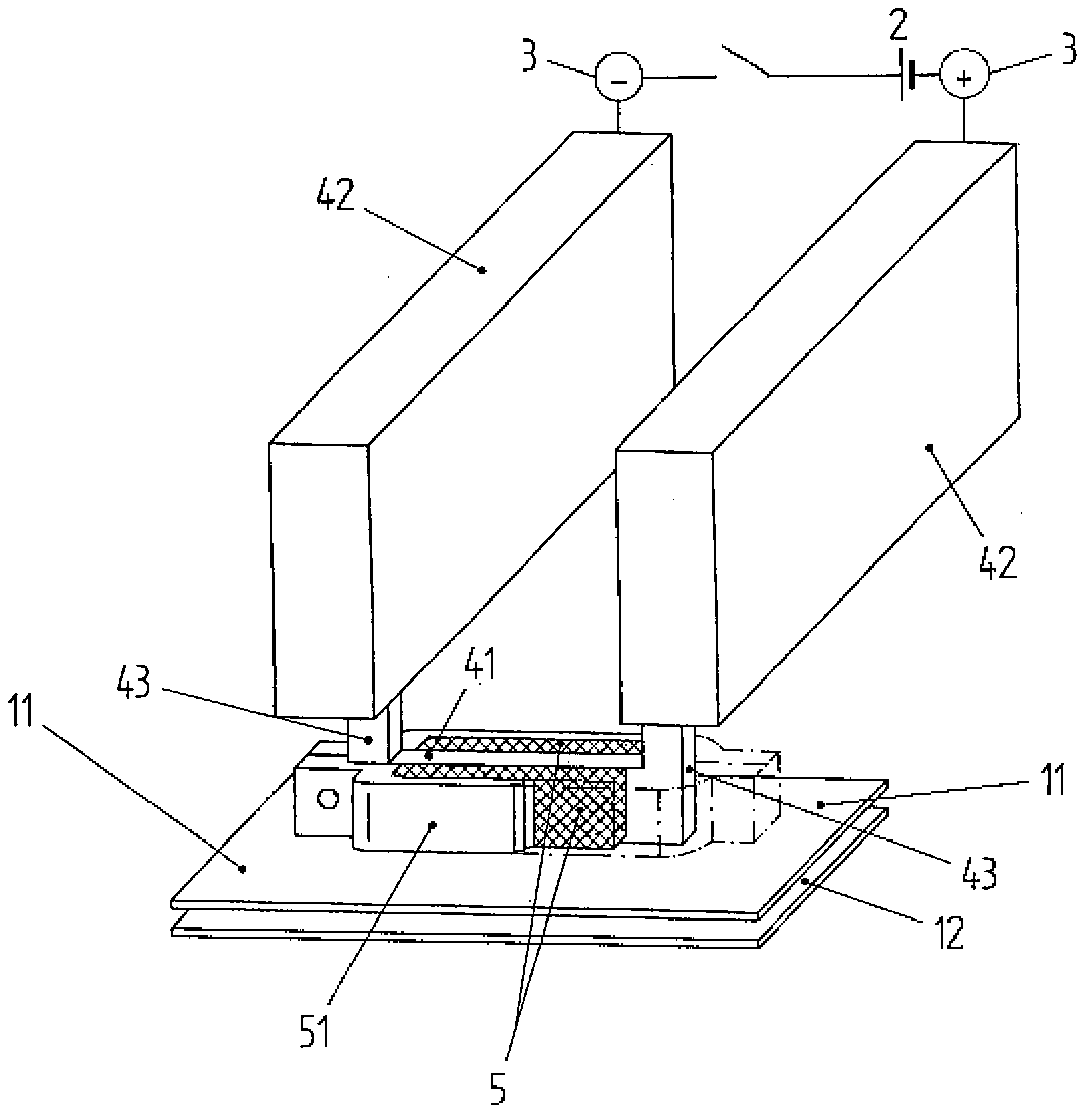 Electromagnetic pulse welding device for welding metal sheets using cooling insulator