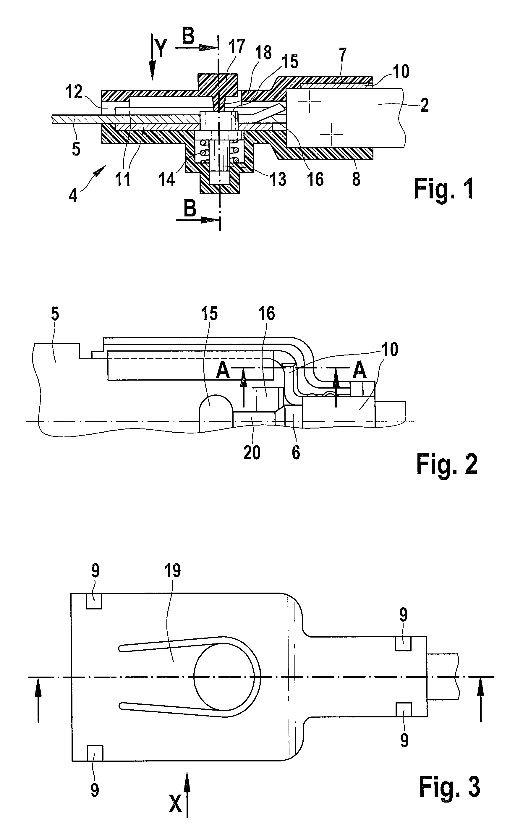 Reciprocating saw with fastening device for a saw blade