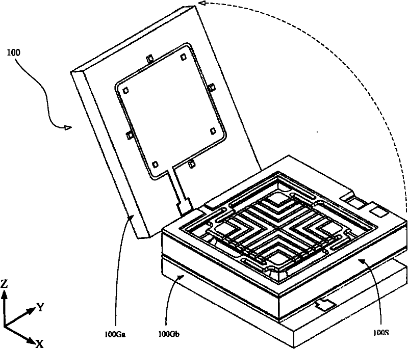 Micro machine differential capacitance accelerometer with symmetrical structure