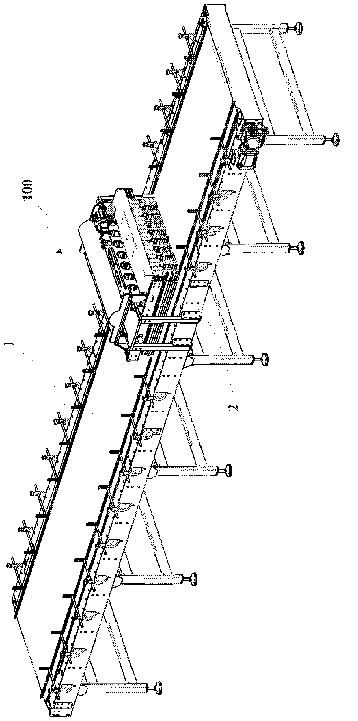 Forming device for forming layer of containers arranged as quincunx
