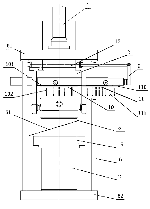Iron section removing device and method used during iron section sand cladding casting of shuttle-type top plate