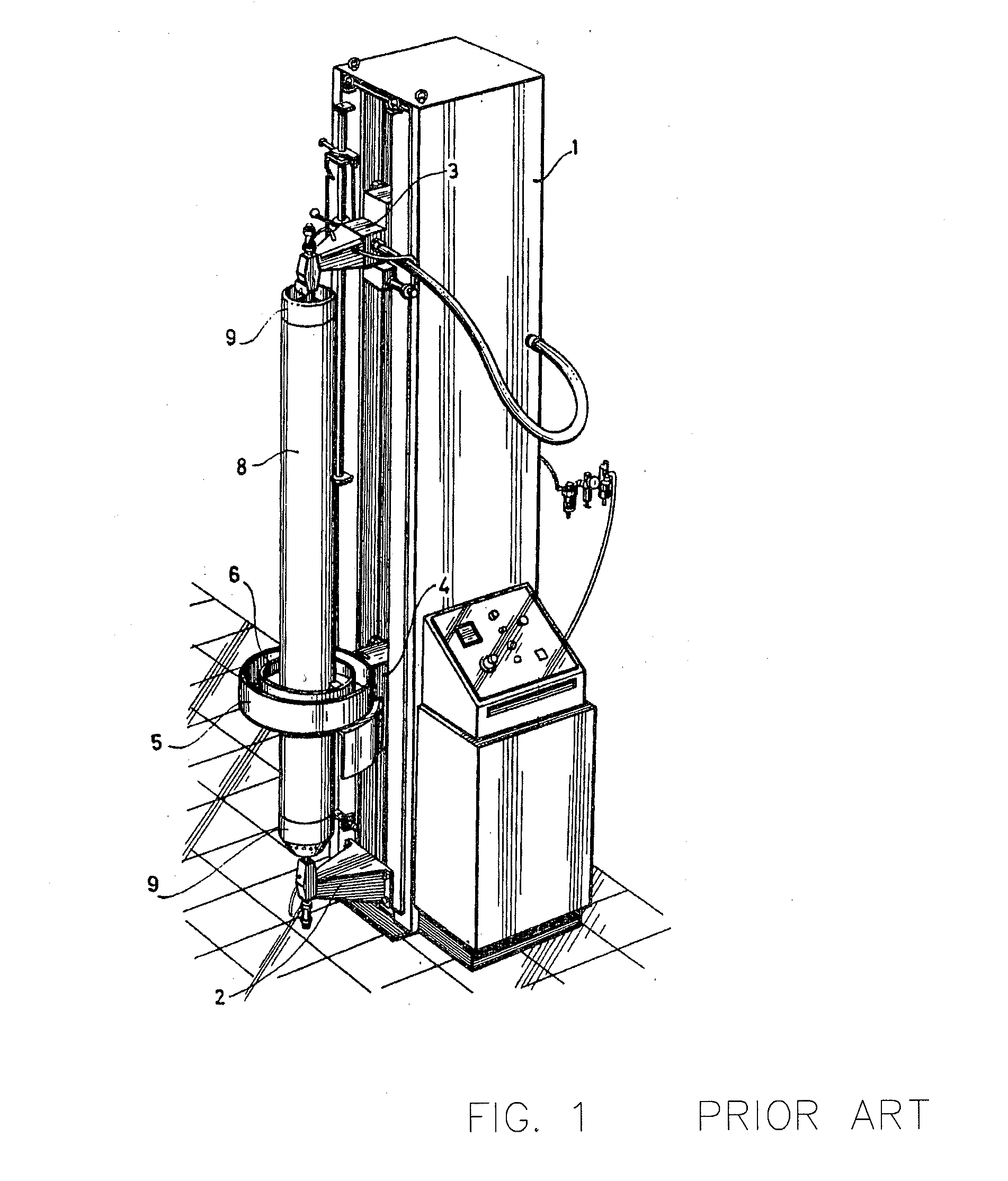 Device for coating a peripheral surface of a sleeve body