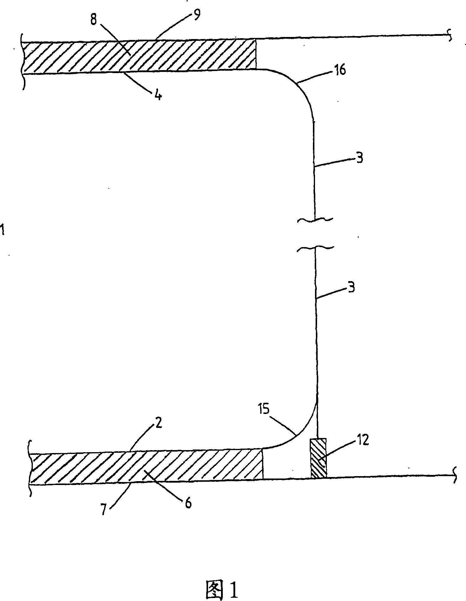 Ship with liquid transport tanks provided with deformation absorbers