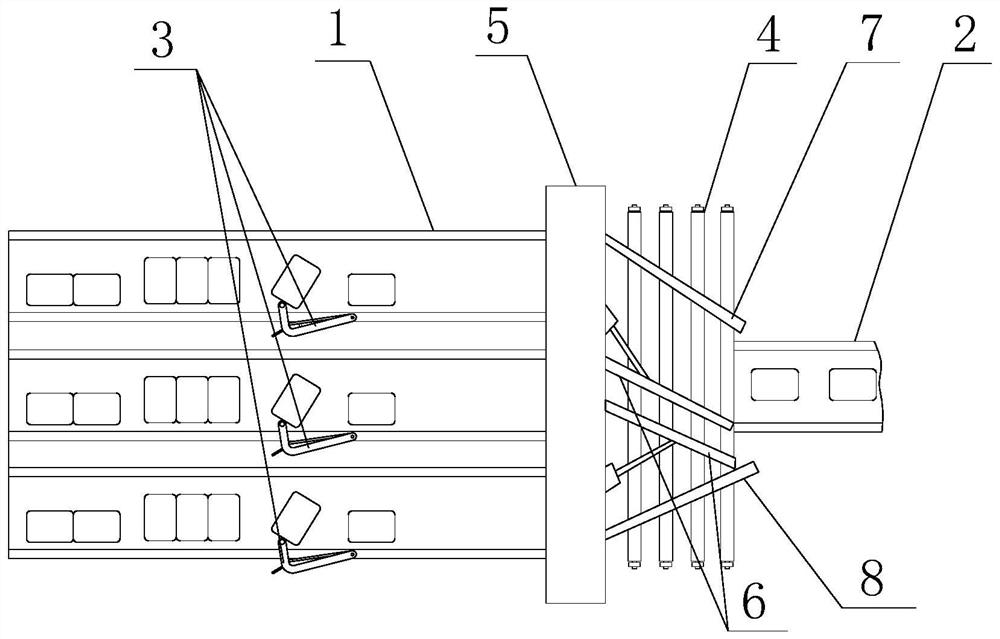 A self-reversing bagged material conveying device with high efficiency and low energy consumption