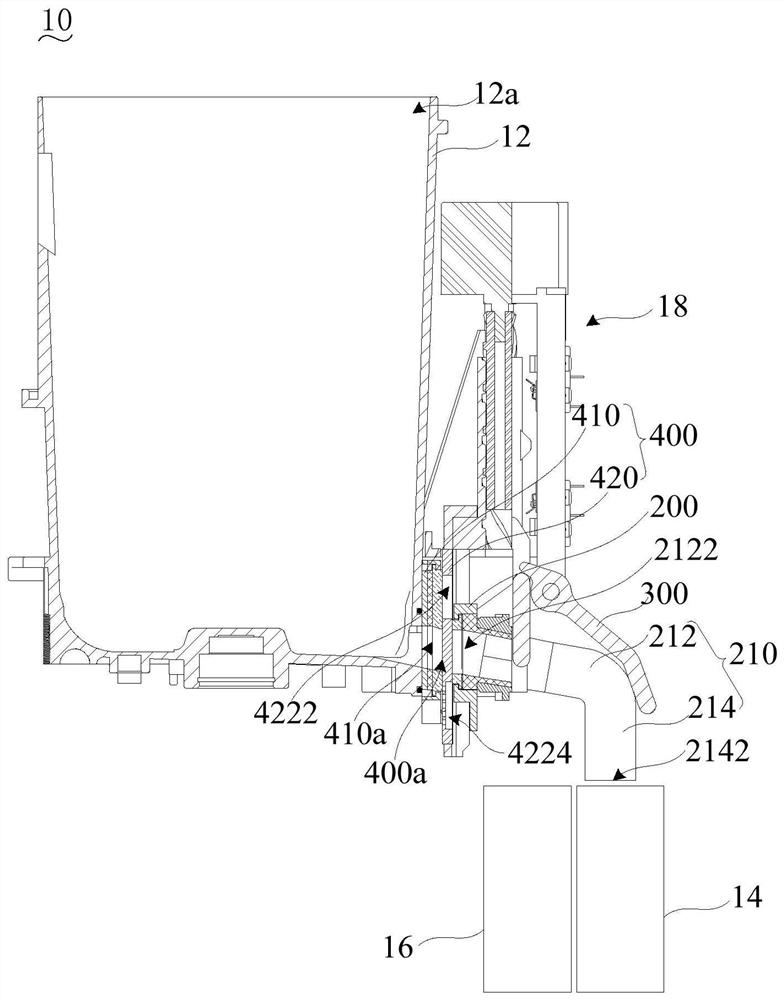 Household appliance and fluid discharge device thereof