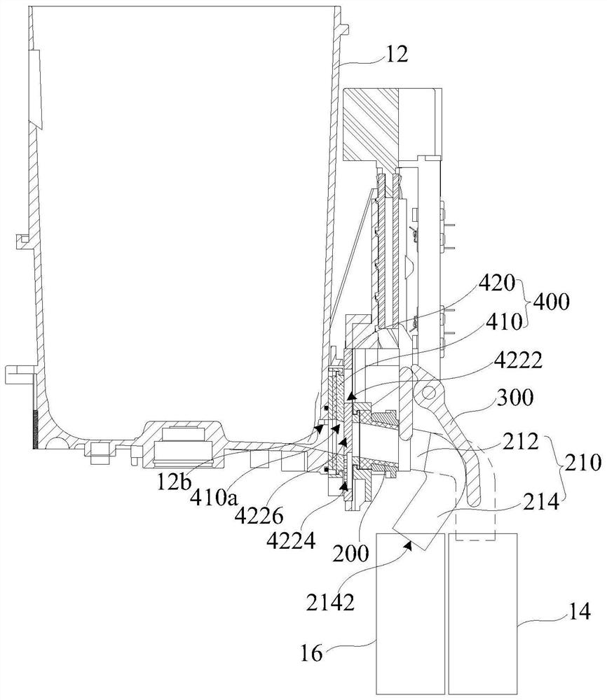 Household appliance and fluid discharge device thereof