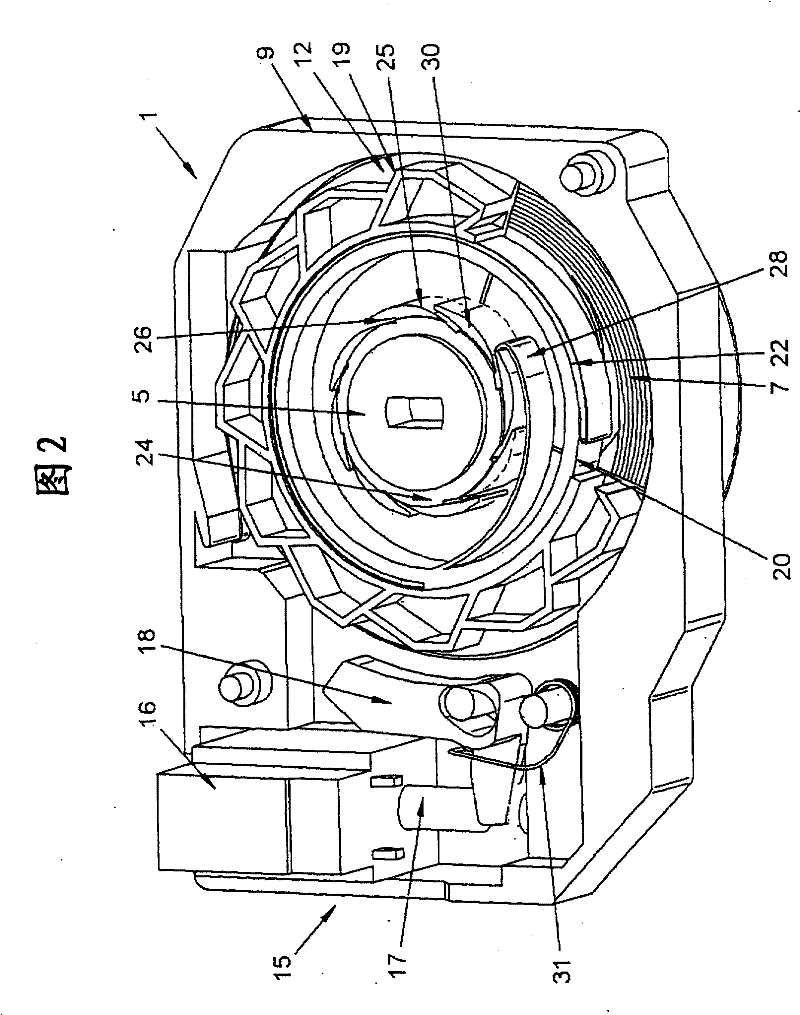 Seat belt automatic retractor with free wheel clutch