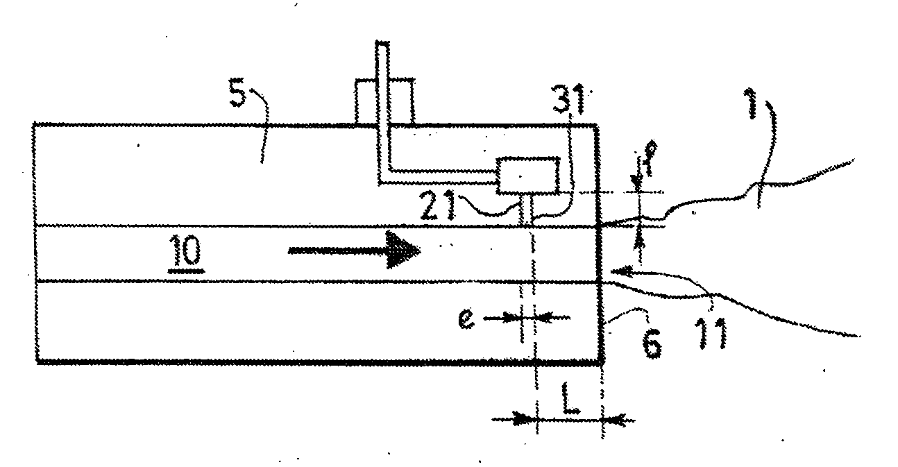 Method and Apparatus for Injecting a Jet of Fluid with a Variable Direction and/or Opening