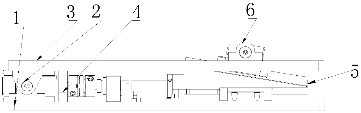 Inclination adjusting device and carrying robot